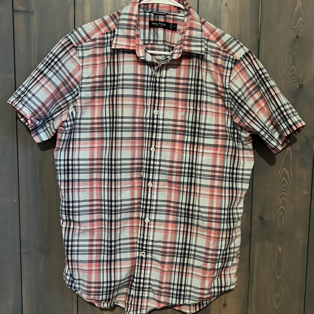 Men’s medium Nautica short sleeved shirt